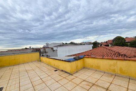 Casa para alugar com 196m², 3 quartos e 3 vagas Casa para alugar com 196m², 3 quartos e 3 vagasSacada