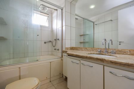 Apartamento à venda com 124m², 3 quartos e 2 vagasBanheiro da Suíte 1