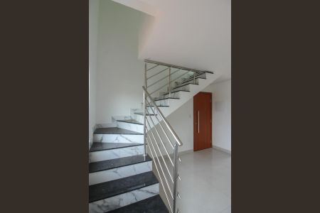 Apartamento à venda com 98m², 2 quartos e 2 vagasEscada