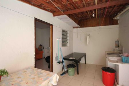 Casa à venda com 172m², 2 quartos e 2 vagas