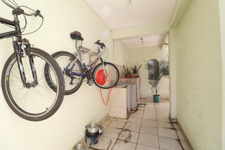 Casa à venda com 60m², 2 quartos e 2 vagas