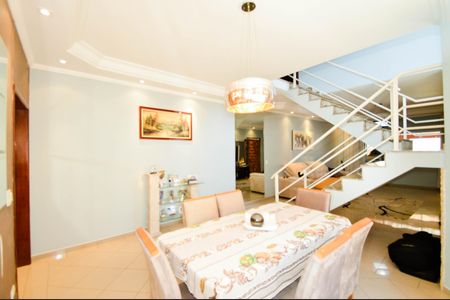 Casa à venda com 200m², 3 quartos e 4 vagas Casa à venda com 200m², 3 quartos e 4 vagasSala de Jantar