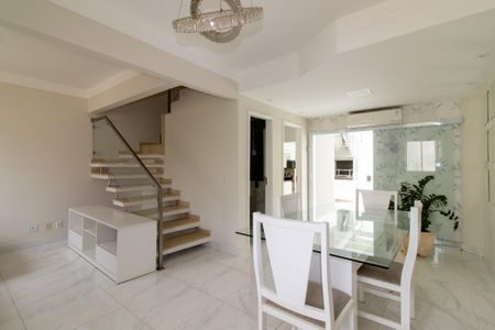 Sala de casa de condomínio para alugar com 3 quartos, 95m² em Parque São Quirino, Campinas