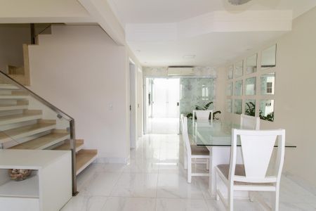 Sala de casa de condomínio para alugar com 3 quartos, 95m² em Parque São Quirino, Campinas