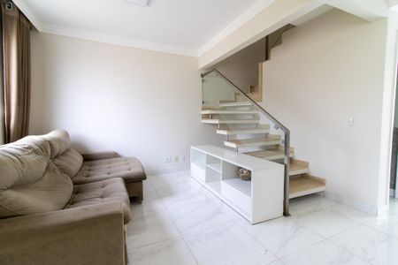 Sala de casa de condomínio para alugar com 3 quartos, 95m² em Parque São Quirino, Campinas