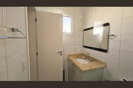 Casa de condomínio para alugar com 120m², 3 quartos e 2 vagasBanheiro da Suíte