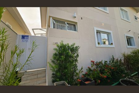 Casa de condomínio para alugar com 120m², 3 quartos e 2 vagasFachada