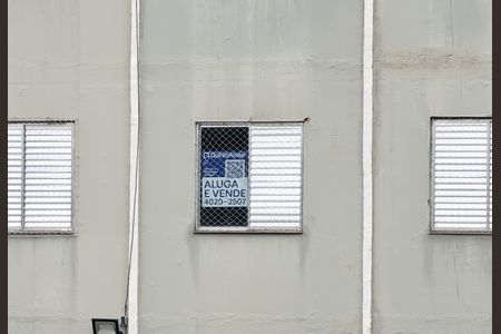 Apartamento à venda com 60m², 2 quartos e sem vagaPlaca instalada na janela do imóvel - Código da placa: EGWY-156