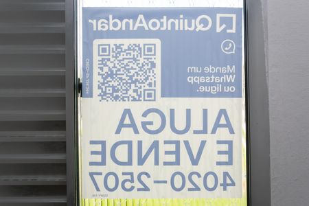 Apartamento à venda com 60m², 2 quartos e sem vagaPlaca instalada na janela do imóvel - Código da placa: EGWY-156