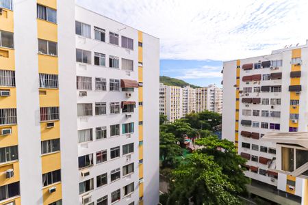 Apartamento à venda com 49m², 2 quartos e 2 vagas Apartamento à venda com 49m², 2 quartos e 2 vagasQuarto 2 vista