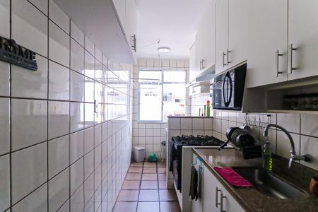 Apartamento à venda com 49m², 2 quartos e 2 vagas Apartamento à venda com 49m², 2 quartos e 2 vagasCozinha e Área de Serviço
