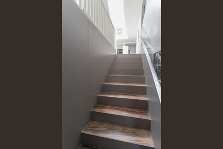 Apartamento para alugar com 45m², 2 quartos e sem vagaEscada