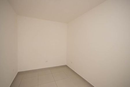 Quarto 1 de casa para alugar com 2 quartos, 45m² em Jardim Japao, São Paulo