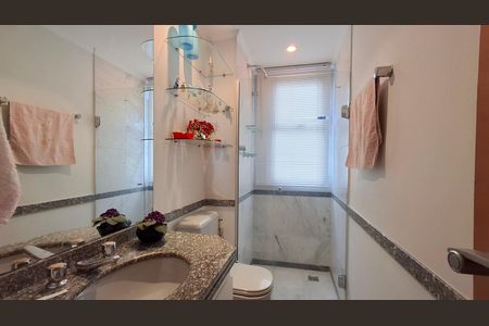 Apartamento à venda com 127m², 3 quartos e 2 vagasBanheiro da Suíte