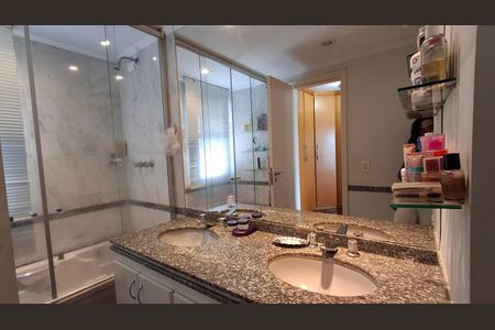 Apartamento à venda com 127m², 3 quartos e 2 vagasBanheiro da Suíte