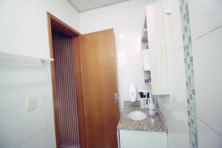 Apartamento à venda com 100m², 2 quartos e 2 vagasBanheiro da Suíte