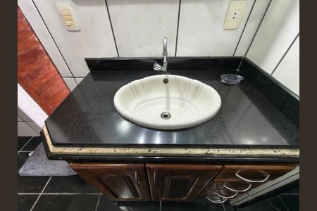 Casa de condomínio para alugar com 160m², 4 quartos e 1 vaga