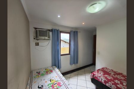 Casa de condomínio para alugar com 160m², 4 quartos e 1 vaga