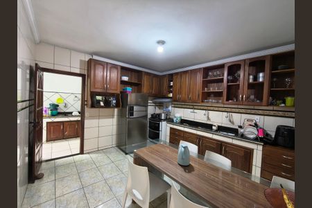 Casa de condomínio para alugar com 160m², 4 quartos e 1 vaga