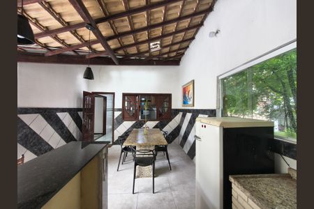 Casa de condomínio para alugar com 160m², 4 quartos e 1 vaga