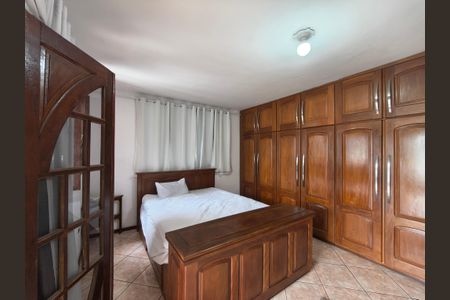 Casa de condomínio para alugar com 160m², 4 quartos e 1 vaga