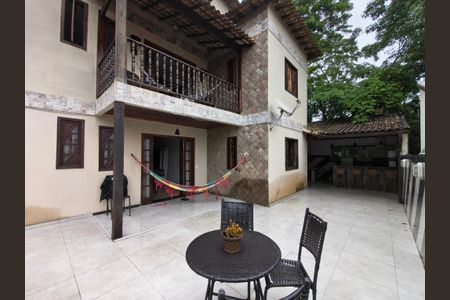 Casa de condomínio para alugar com 160m², 4 quartos e 1 vaga