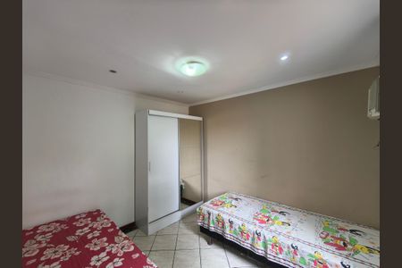 Casa de condomínio para alugar com 160m², 4 quartos e 1 vaga