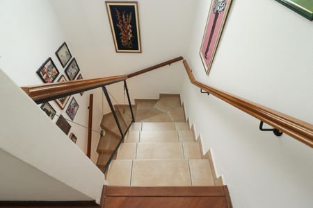 Casa à venda com 93m², 2 quartos e 2 vagasEscada