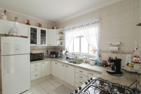 Casa à venda com 93m², 2 quartos e 2 vagasCozinha e Área de Serviço