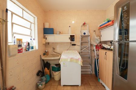 Casa à venda com 93m², 2 quartos e 2 vagasCozinha e Área de Serviço