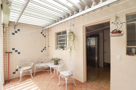 Casa à venda com 93m², 2 quartos e 2 vagasCozinha e Área de Serviço