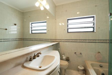 Casa à venda com 93m², 2 quartos e 2 vagasBanheiro 