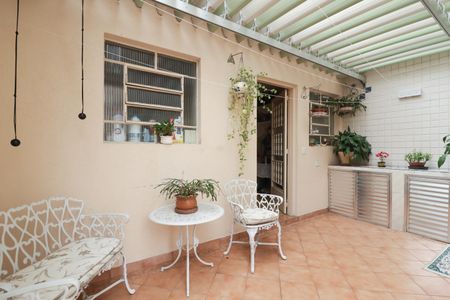 Casa à venda com 93m², 2 quartos e 2 vagasCozinha e Área de Serviço