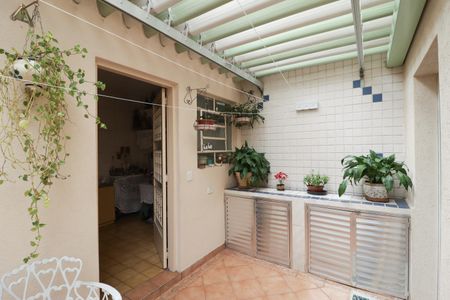 Casa à venda com 93m², 2 quartos e 2 vagasCozinha e Área de Serviço