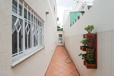Casa à venda com 93m², 2 quartos e 2 vagasCozinha e Área de Serviço