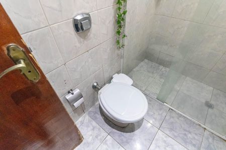 Casa para alugar com 140m², 2 quartos e 1 vaga Casa para alugar com 140m², 2 quartos e 1 vagaBanheiro