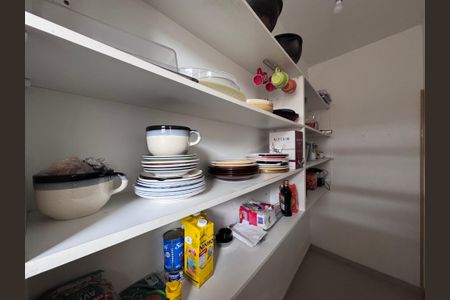 Casa de condomínio para alugar com 260m², 3 quartos e 2 vagas Casa de condomínio para alugar com 260m², 3 quartos e 2 vagasCozinha e Área de Serviço