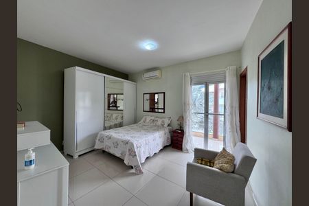 Casa de condomínio para alugar com 260m², 3 quartos e 2 vagas Casa de condomínio para alugar com 260m², 3 quartos e 2 vagasSuíte