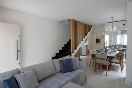 Casa à venda com 131m², 3 quartos e 2 vagasSala