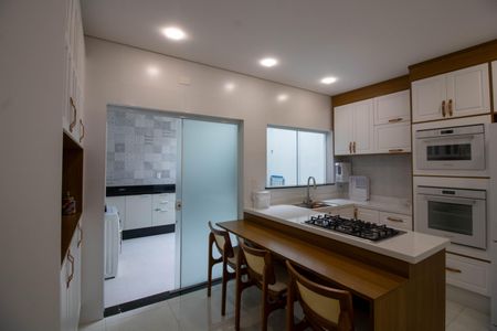 Casa à venda com 131m², 3 quartos e 2 vagasCozinha