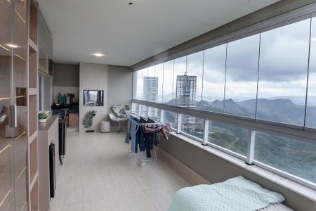 Apartamento à venda com 112m², 3 quartos e 2 vagasVaranda