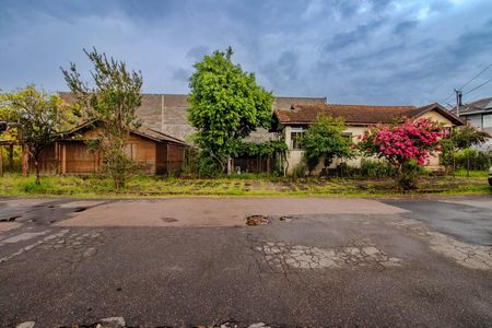 Fachada de casa à venda com 2 quartos, 232m² em Jardim Floresta, Porto Alegre