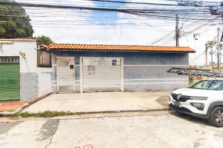 Casa de condomínio à venda com 62m², 2 quartos e sem vaga Casa de condomínio à venda com 62m², 2 quartos e sem vagaFachada + Placa