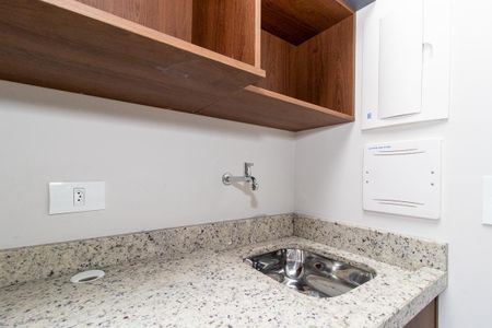 Detalhe da cozinha de kitnet/studio para alugar com 1 quarto, 25m² em Água Verde, Curitiba