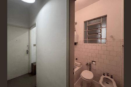 Banheiro de apartamento à venda com 1 quarto, 31m² em Copacabana, Rio de Janeiro