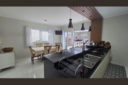 Casa à venda com 234m², 3 quartos e 3 vagasFoto 01