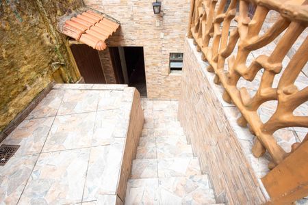 Casa à venda com 170m², 4 quartos e 1 vagaEscada