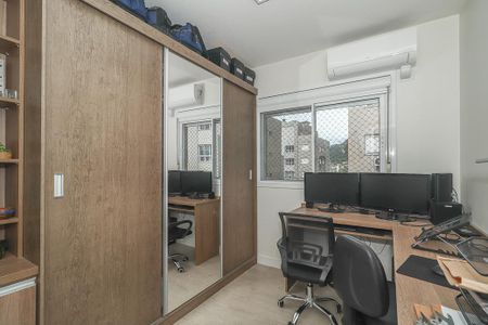 Quarto 2 de apartamento à venda com 3 quartos, 75m² em Jardim Carvalho, Porto Alegre