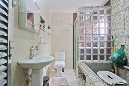 Casa à venda com 315m², 5 quartos e 4 vagasBanheiro