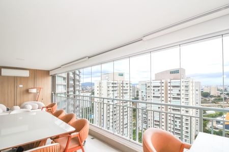 Apartamento à venda com 127m², 3 quartos e 2 vagas Apartamento à venda com 127m², 3 quartos e 2 vagasVaranda